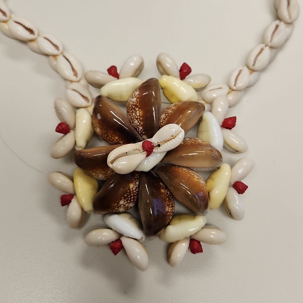 Tahiti Disk Warrior Shell Lei Circa 1980 FROM PRIVATE COLLECTION